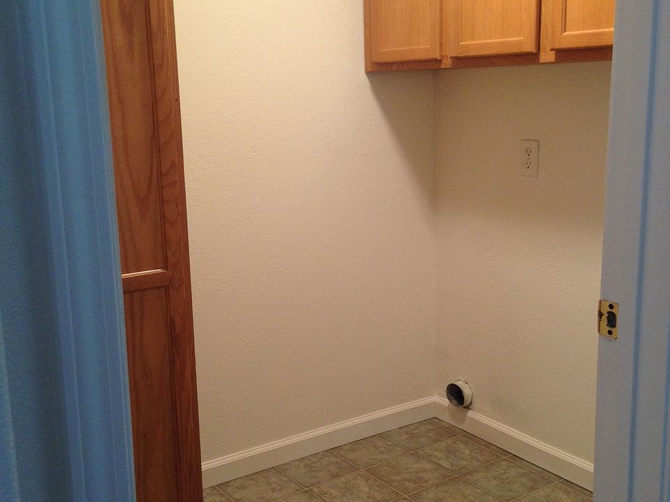 LAUNDRY ROOM INSIDE