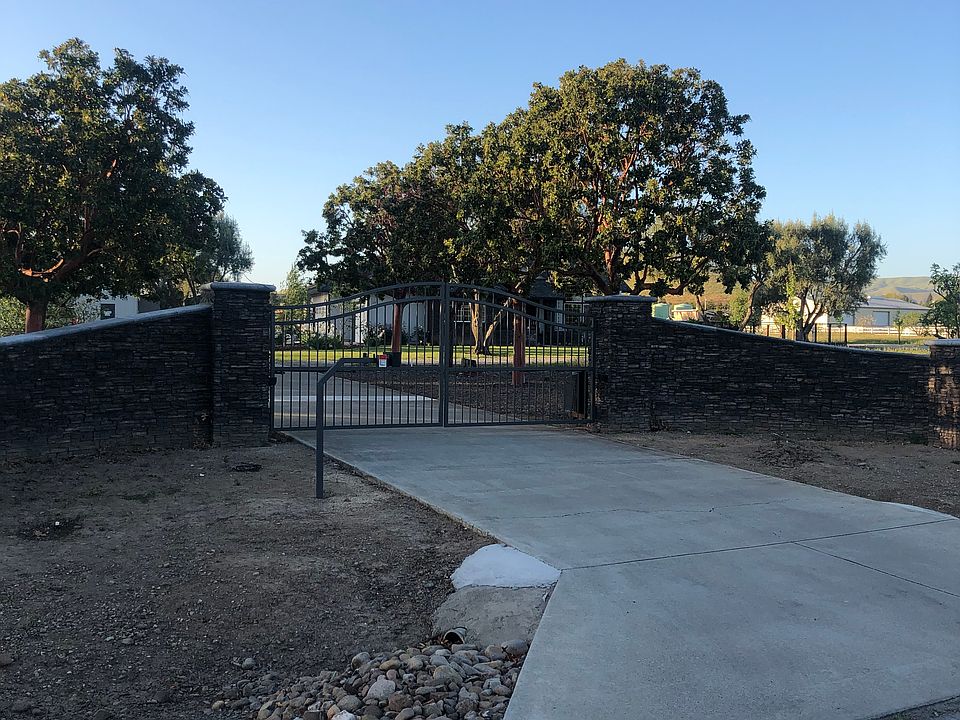 1st image of 630 Tevis Trl