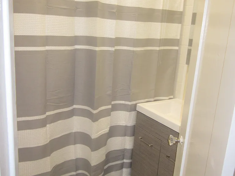 808 N Detroit St #1/2 — Photo 10