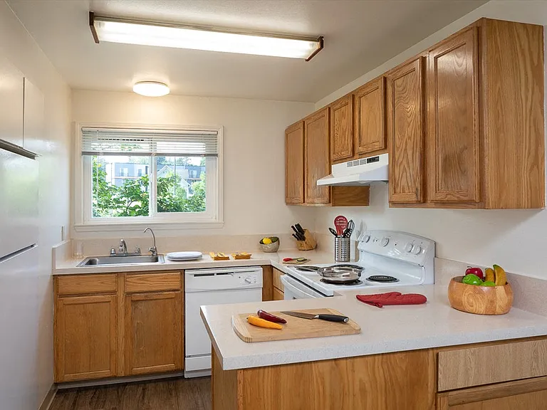 Kingway Apartments — Photo 2