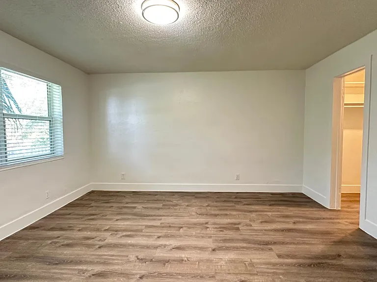 1821 Thomas St #0 — Photo 10