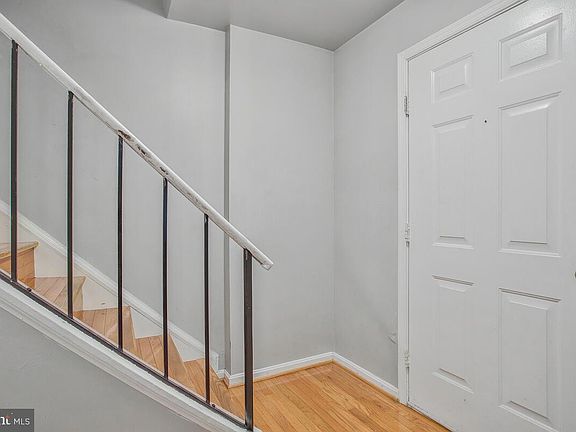 5th image of 631 Mount Lubentia Ct W