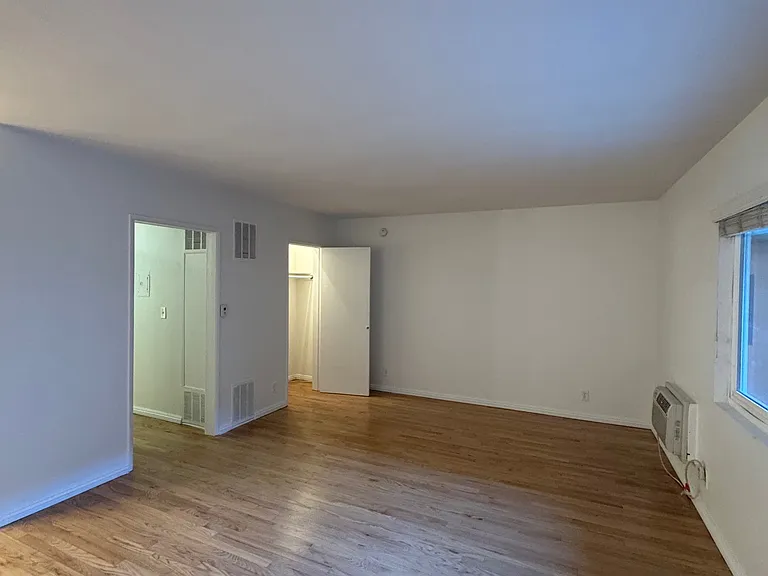 1709 N. Fuller Ave — Photo 8