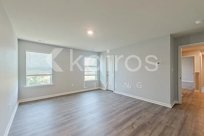 1111 Freedom Pkwy — Photo 23