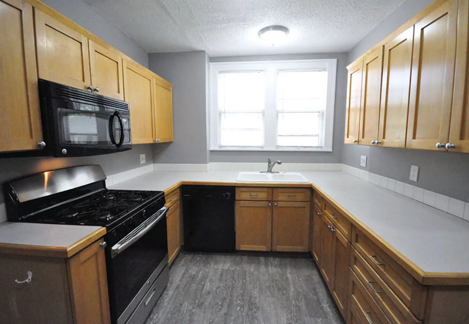 5 bed, 2.0 bath, $3,225 — Photo 4