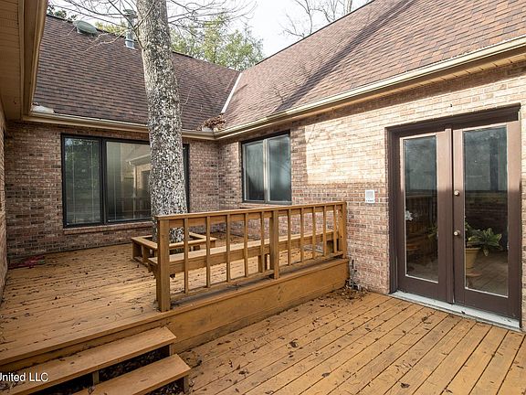 5th image of 364 Fairview Dr