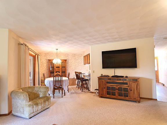 2nd image of 1614 Holly Dr #3