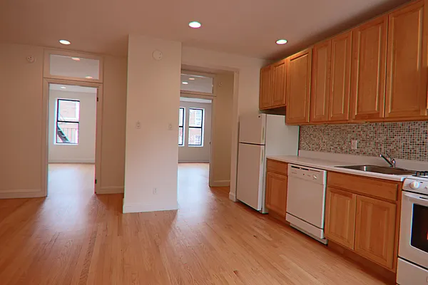 Rented by PMG Real Estate  | media 5