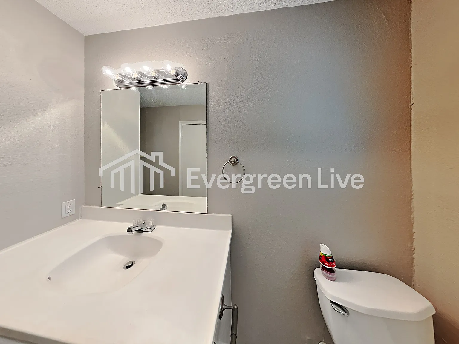 3 bed, 1.5 bath, 1196 sqft, $1,795 — Photo 4