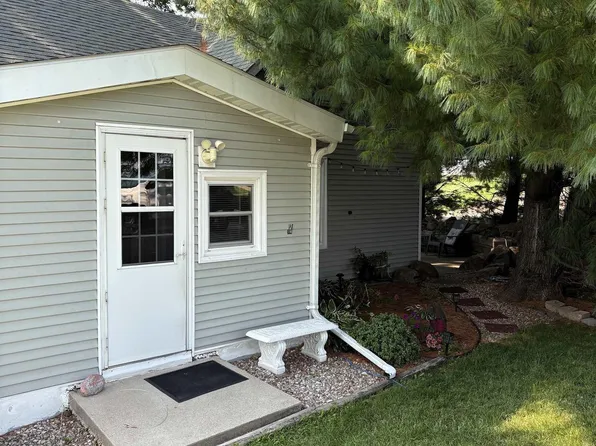 703 E Main St, Brooklyn, IA 52211