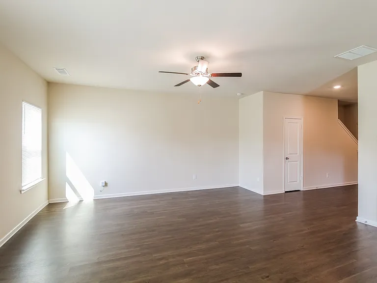 772 Fitzroy Dr — Photo 2