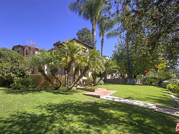 2nd image of 885 Cumberland Rd