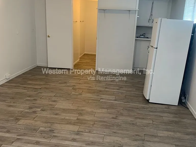 246 Center Ave — Photo 2
