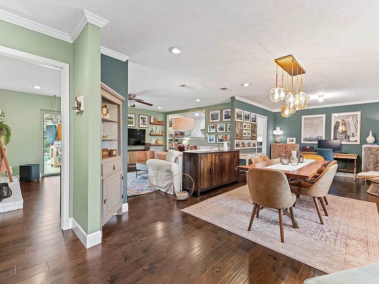 9854 Estate Ln — Photo 2