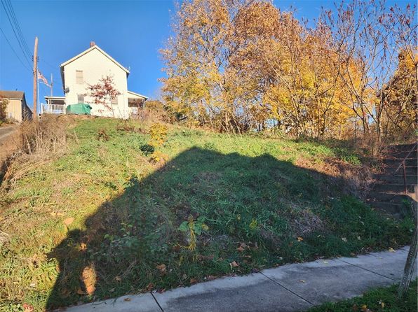 902 Wallace St, Vandergrift, PA 15690