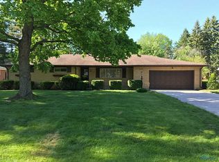 1033 Carol Rd, Bowling Green, OH 43402