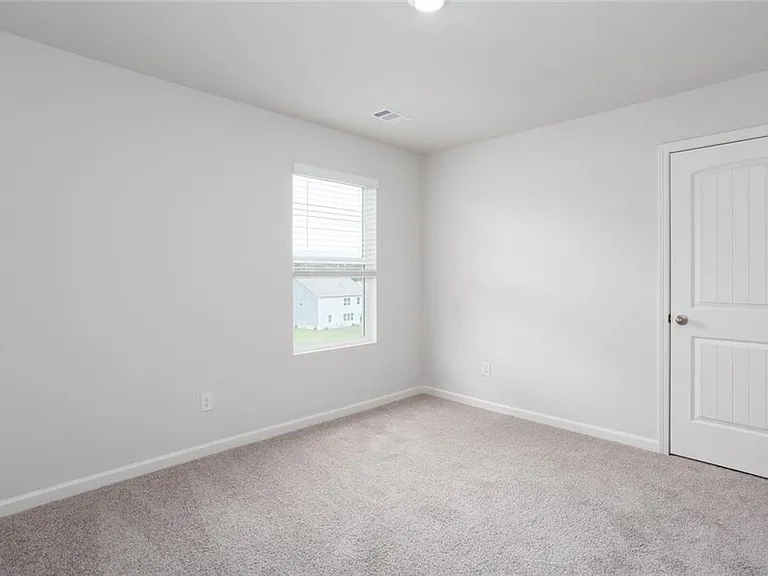 131 Landsdowne Way — Photo 34
