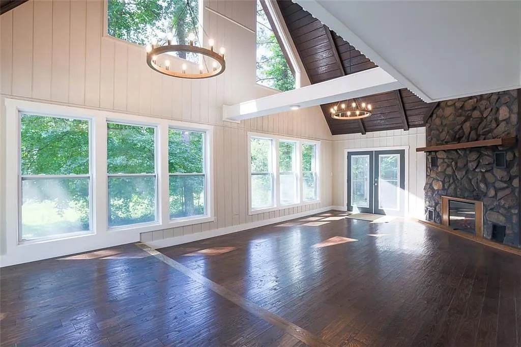 3 bed, 2.0 bath, 1800 sqft, $2,350 — Photo 1