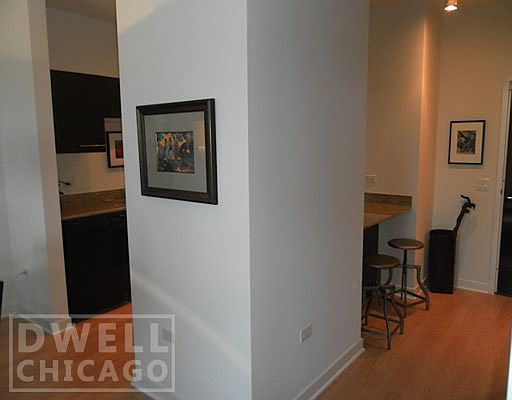 4th image of 860 W Blackhawk St Unit 504