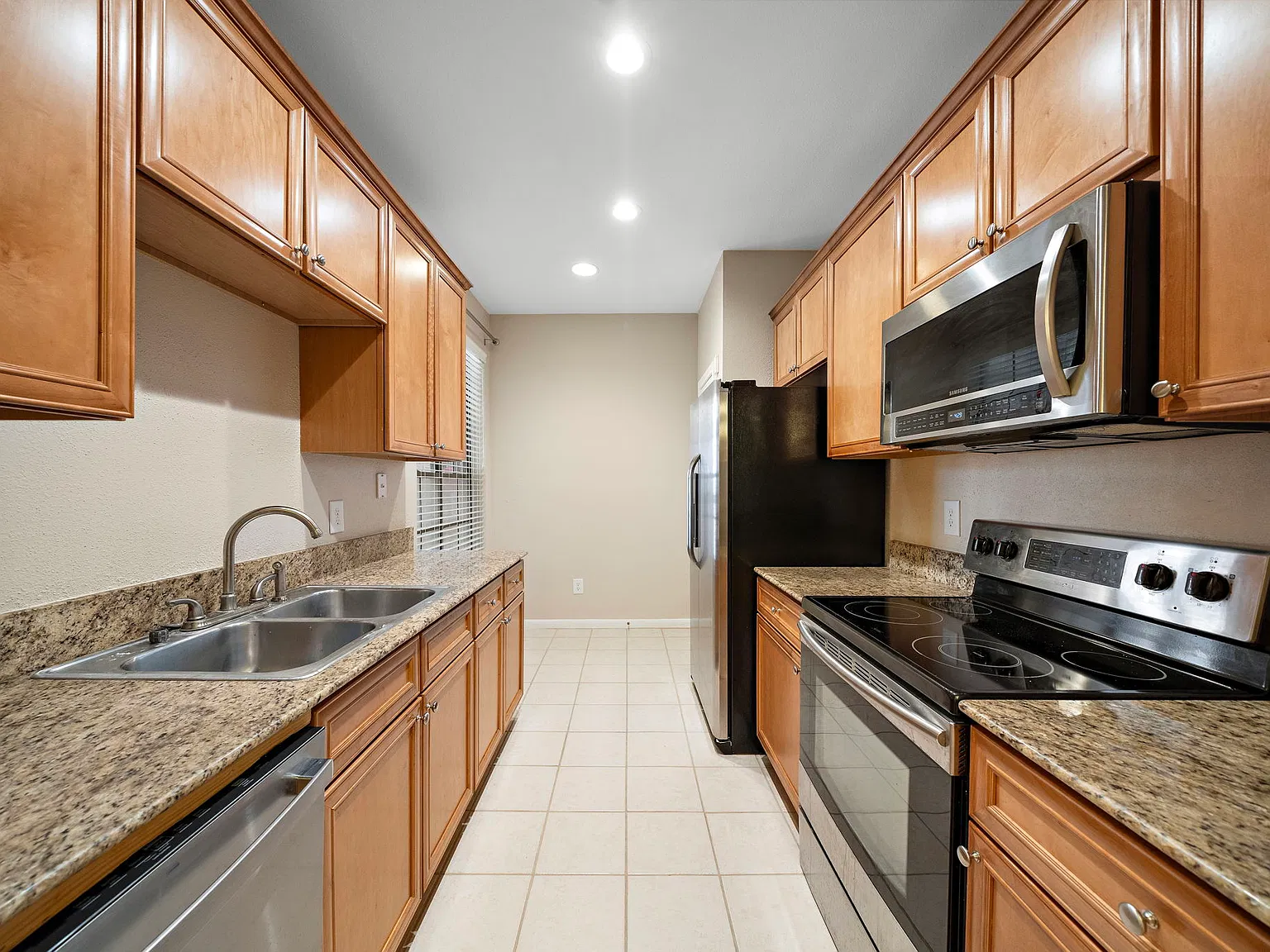 1 bed, 774 sqft, $1,385 — Photo 2
