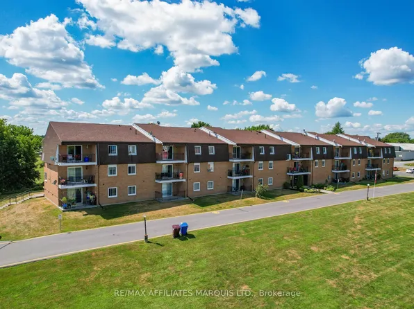 220 Kenyon St W #302, North Glengarry, ON K0C 1A0