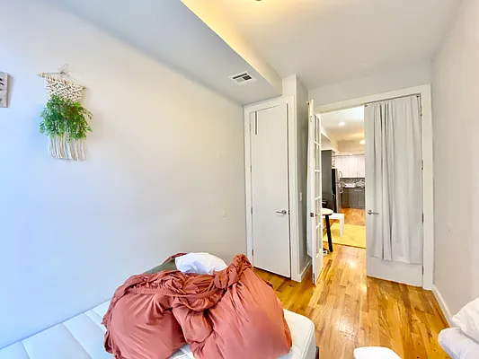 Rented by Hagstrom Management Inc | media 23