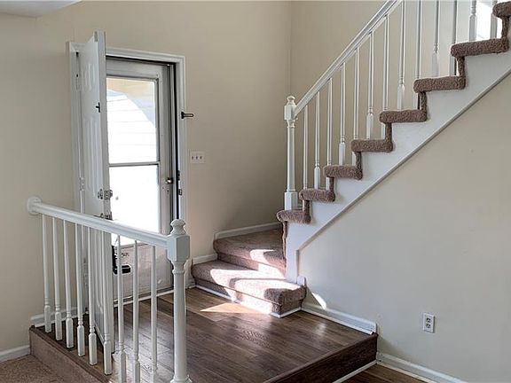 3rd image of 1040 Daniel Maloney Dr