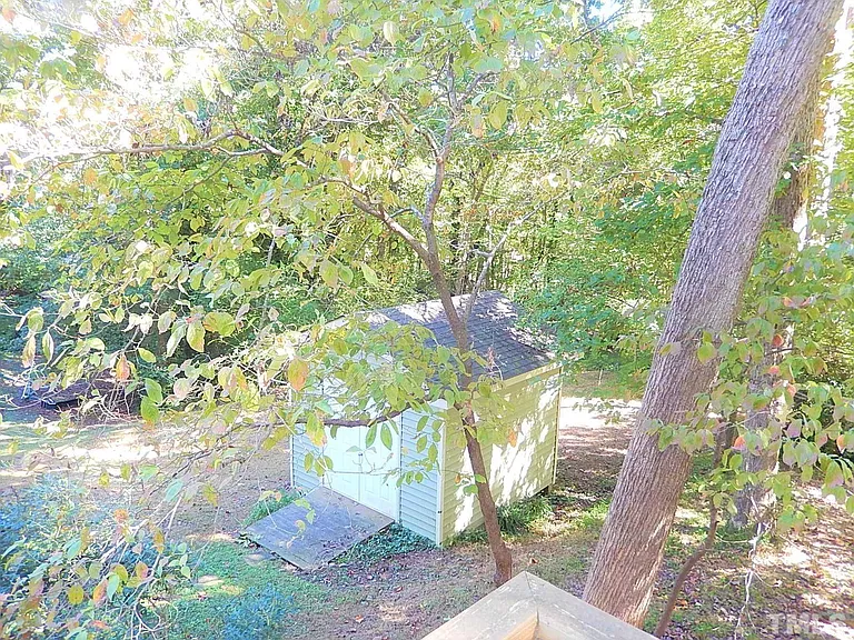 6704 Winding Trl — Photo 27
