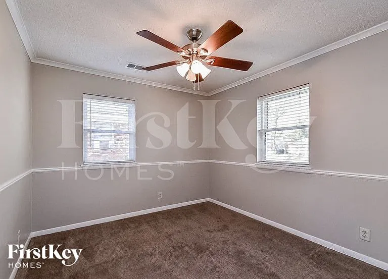 1465 Wheaton St — Photo 9