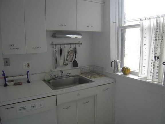 5th image of 201 Kedzie St APT 3H