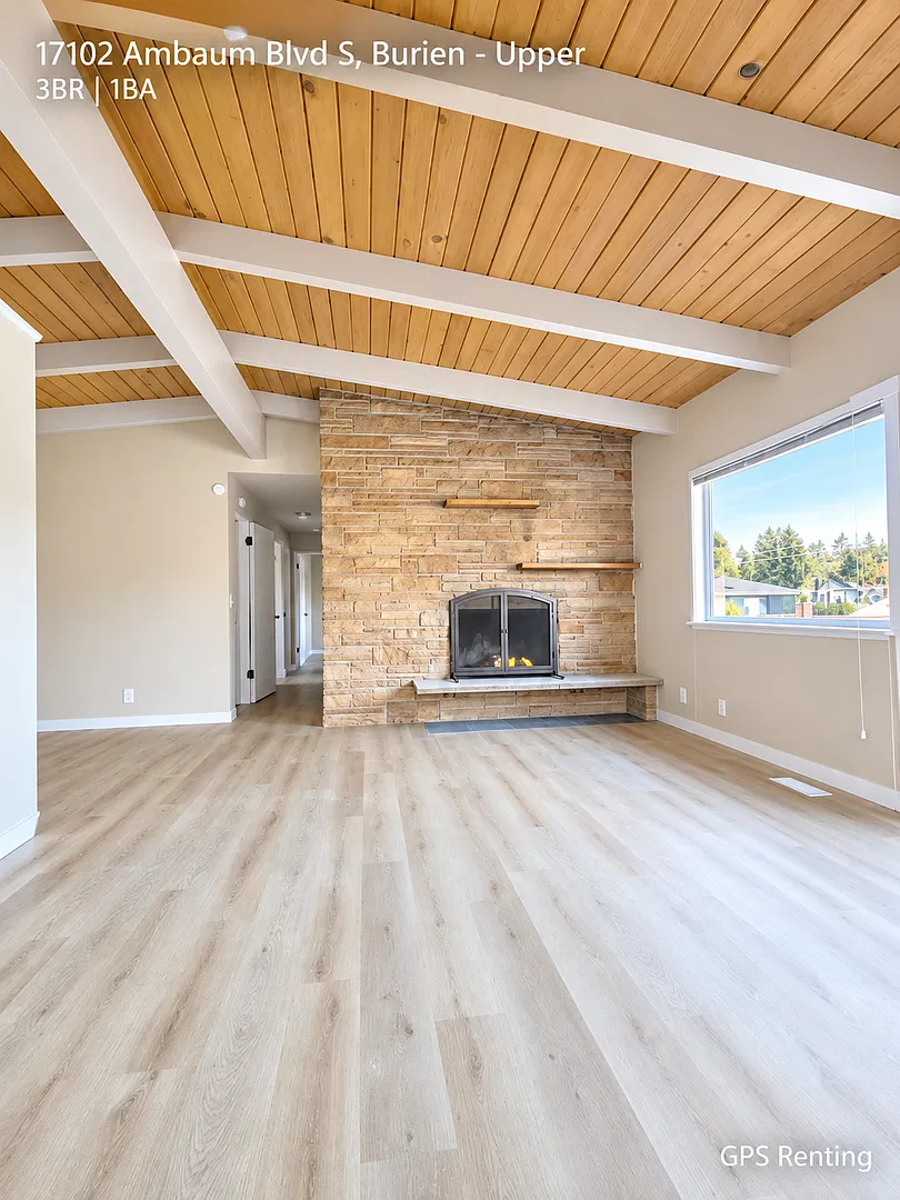 Spacious, Light-Filled Upper-Level Residence in Prime Burien Location — Photo 4