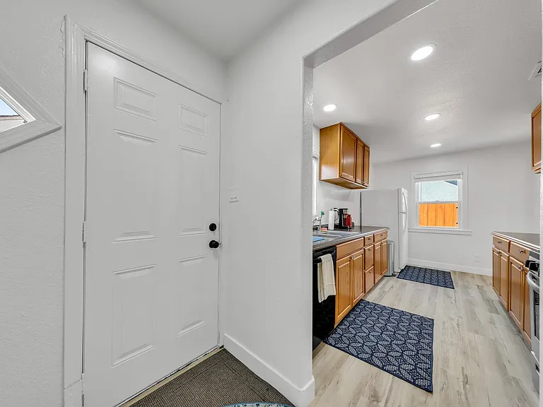916 Poplar Ave — Photo 43