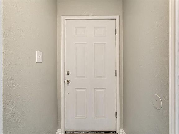 3rd image of 1028 Kelley Dr