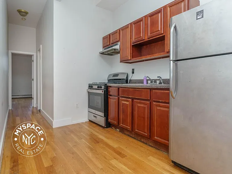 828 Halsey St #2B — Photo 2