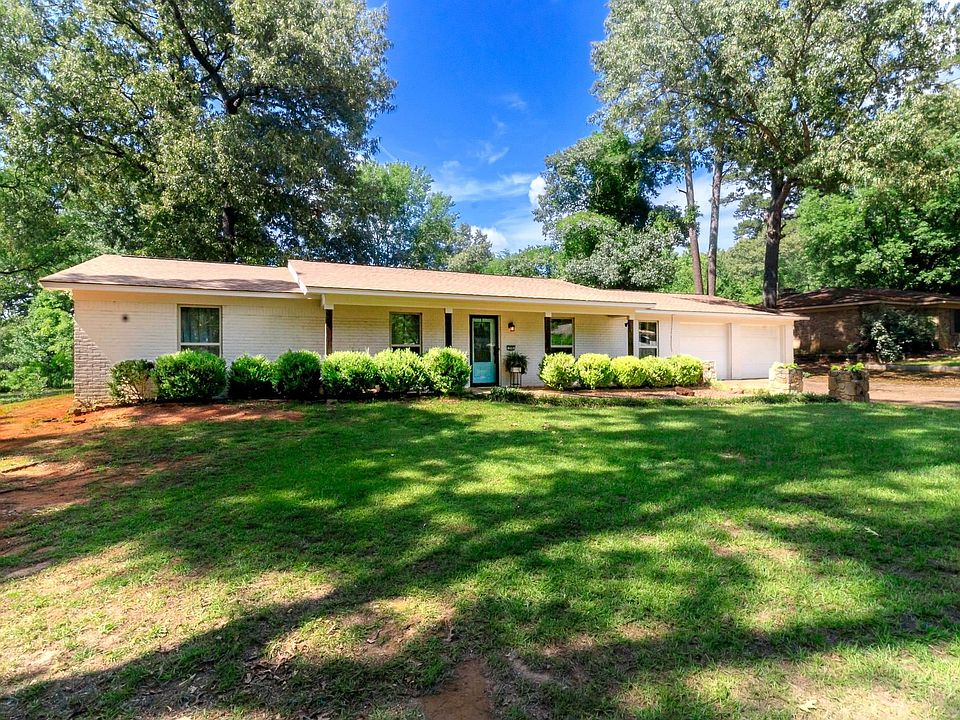 1st image of 208 Fairview Dr