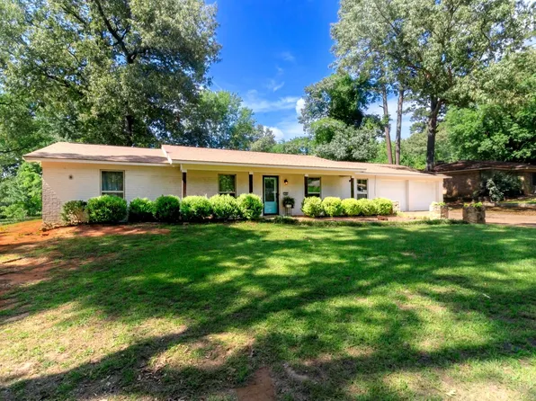208 Fairview Dr, Longview, TX 75604