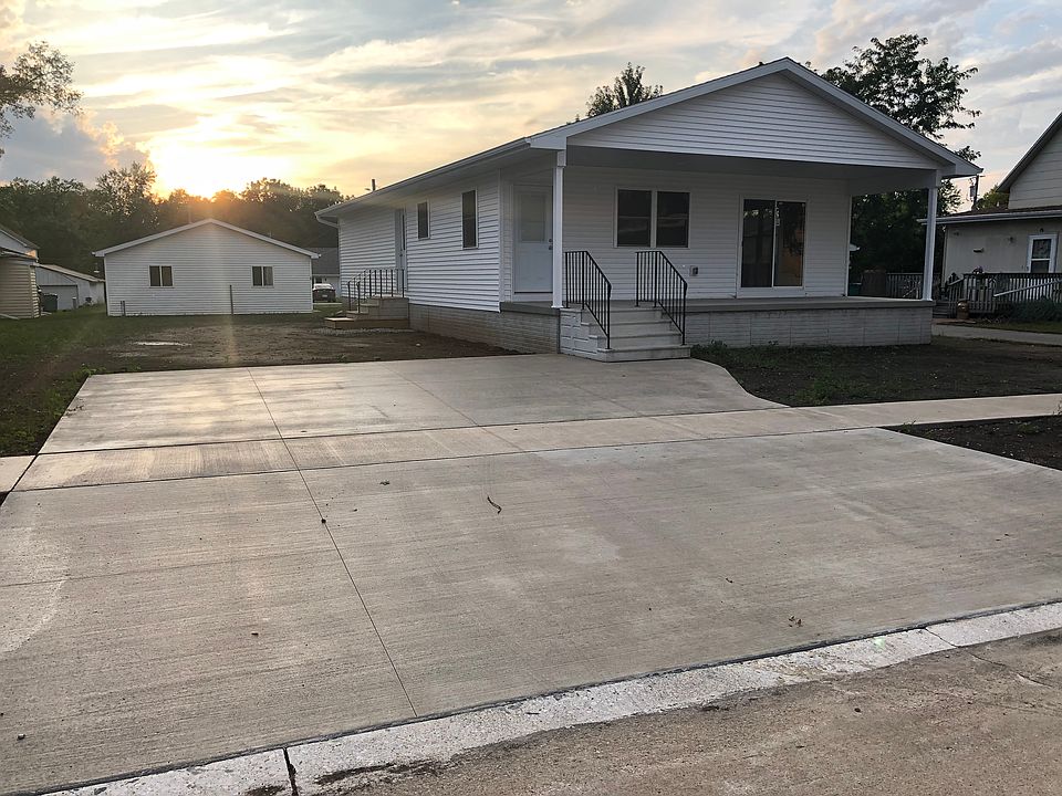 1st image of 713 6th Ave NE