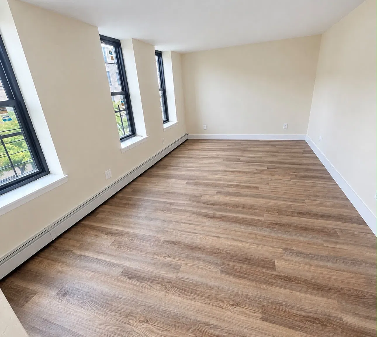 686 Beck Street — Photo 4