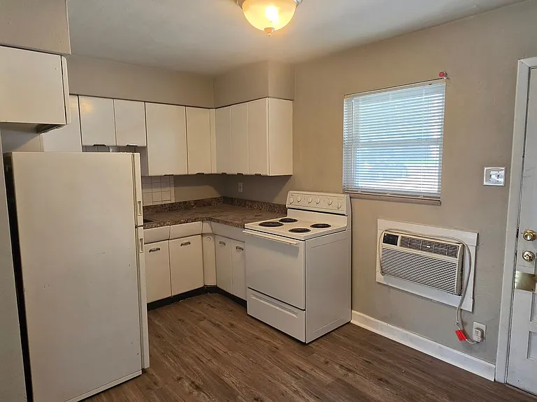 735 Syracuse Ave — Photo 7