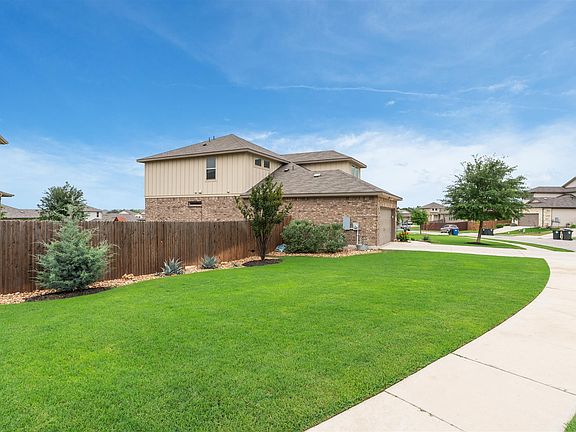 4th image of 331 Mountain Valley St