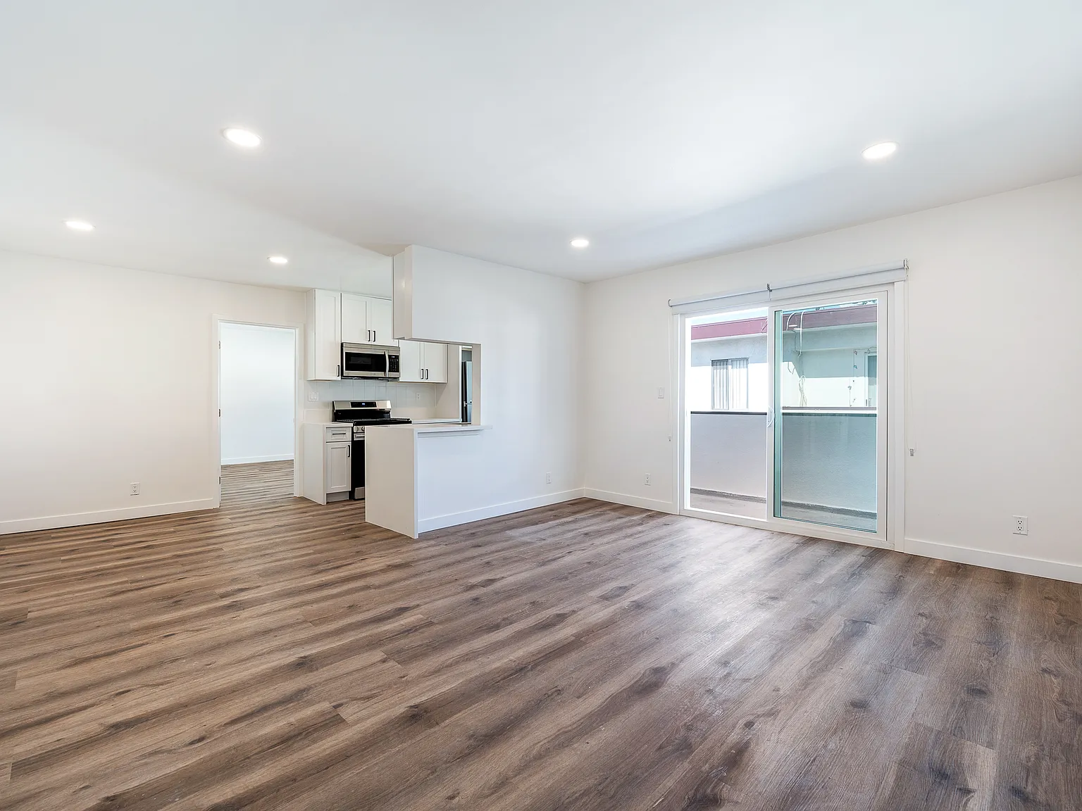 2 bed, 1.5 bath, 1000 sqft, $3,250 — Photo 3