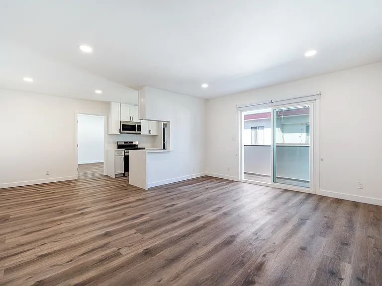 3112 S Canfield Ave #7 — Photo 3