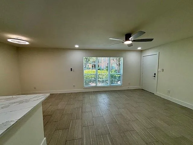 2121 Fountain View Dr #83 — Photo 4
