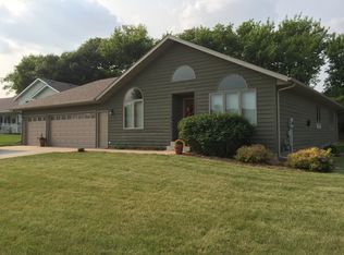 1990 Prairie Ln NE, Owatonna, MN 55060