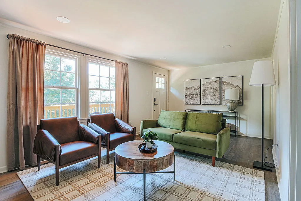 3 bed, 1380 sqft, $3,050 — Photo 2