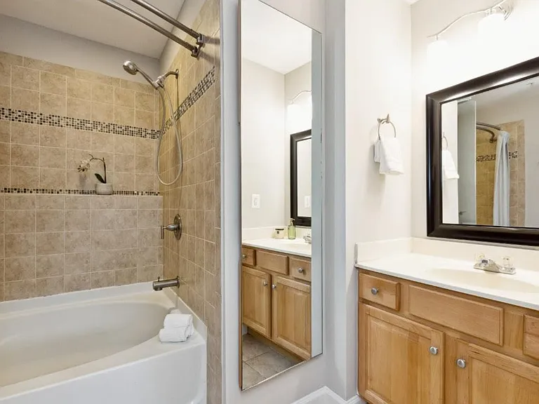 124 Emory Woods Ct — Photo 9