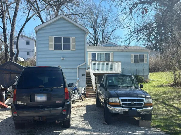 2914 Cherry Dr, Wonder Lake, IL 60097