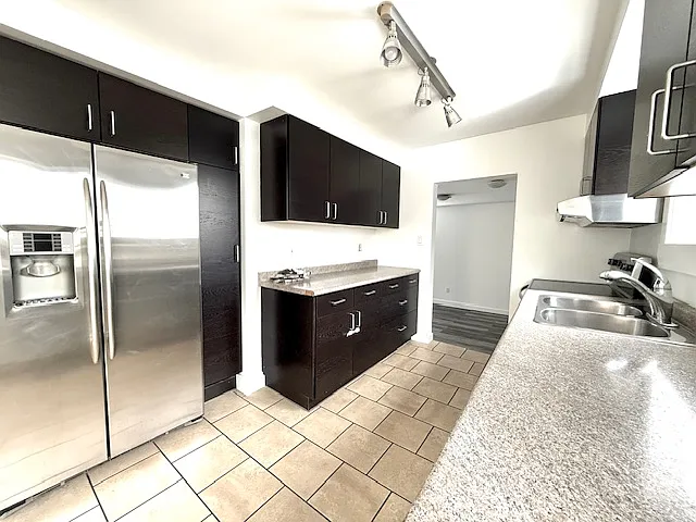 650 Victoria St #MAIN FLOOR — Photo 5