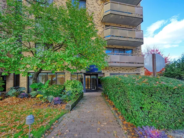 141 Great Neck Road #2G, Great Neck, NY 11021