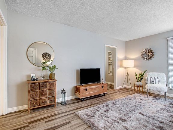 2nd image of 5517 Clybourn Ave #1/2